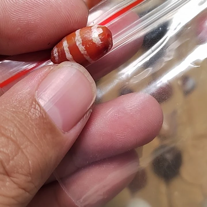 玛瑙/玉髓未镶嵌吊坠(不含链)千年玛瑙画线珠子两单一起，一颗，