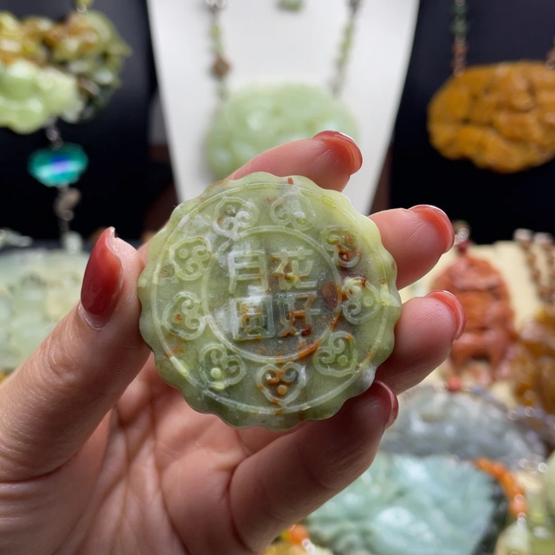 未镶嵌蛇纹石玉颈饰