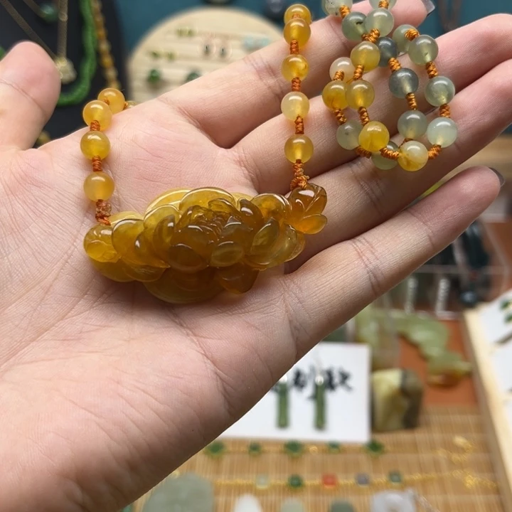 蛇纹石玉未镶嵌颈饰