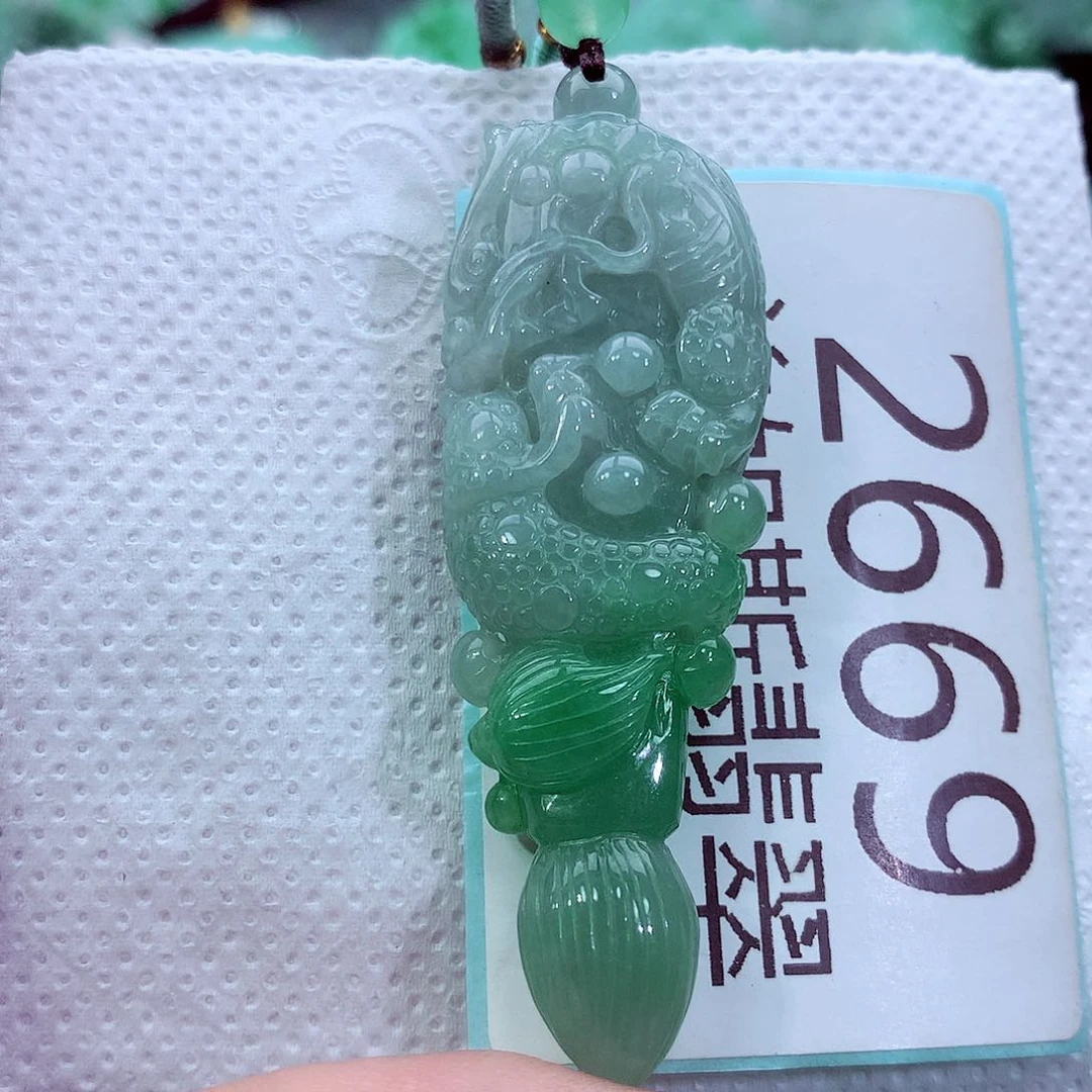 吊坠(不含链)未镶嵌翡翠