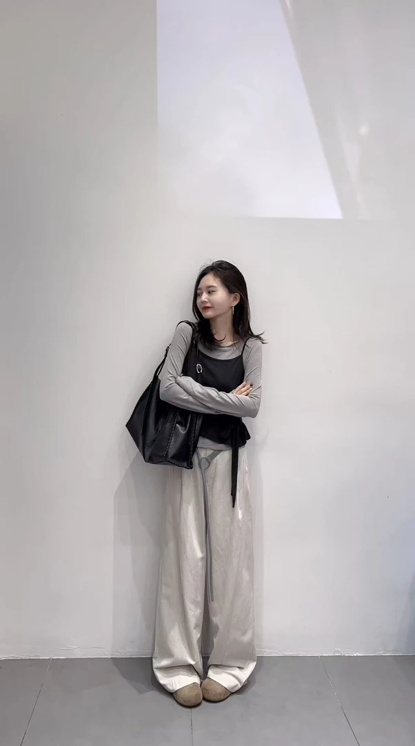 2025秋季新款韩系叠穿薄款打底衫设计感马甲背心休闲裤三件套装