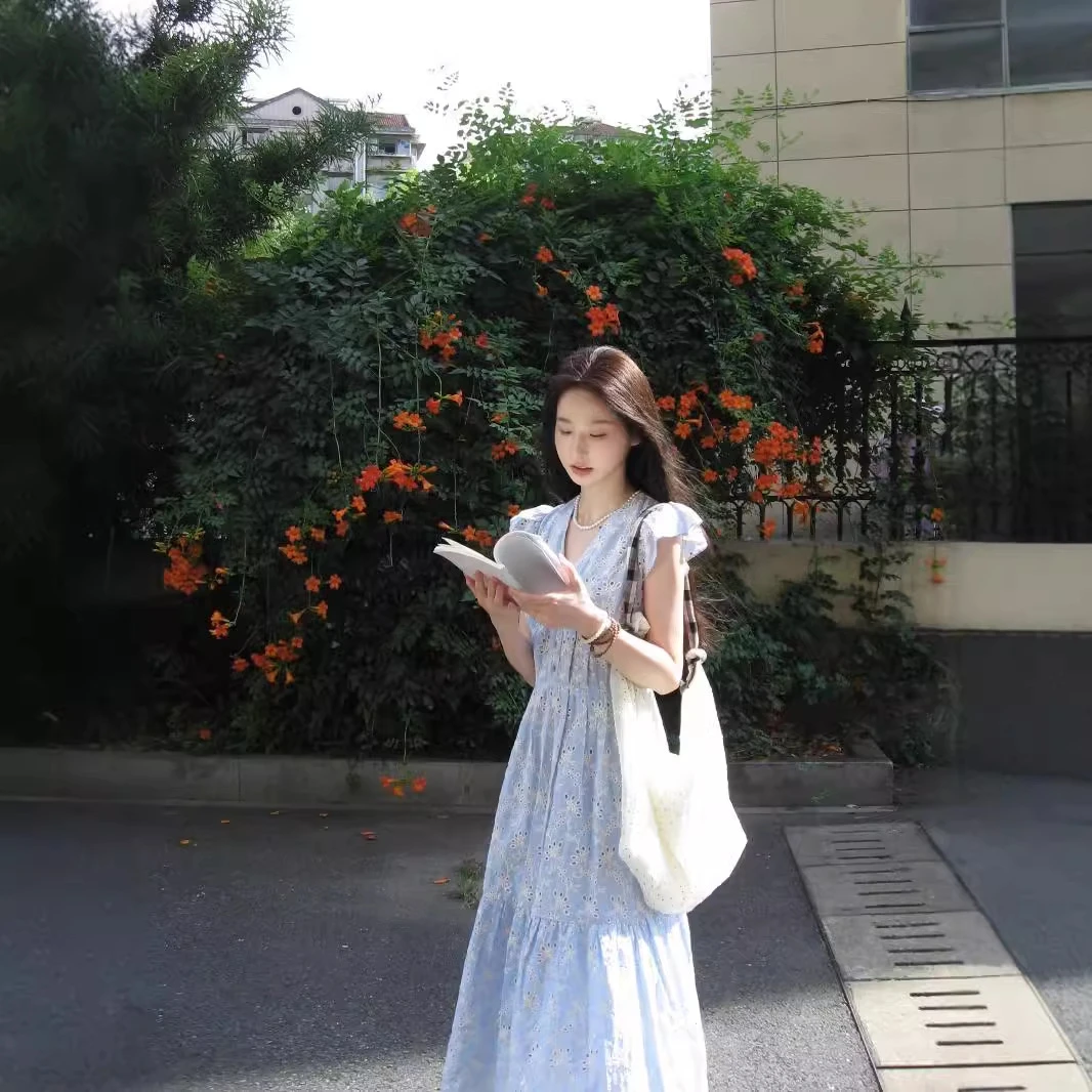 Lazygirls温柔V领碎花连衣裙女装女夏新款老钱风镂空显瘦A字服装