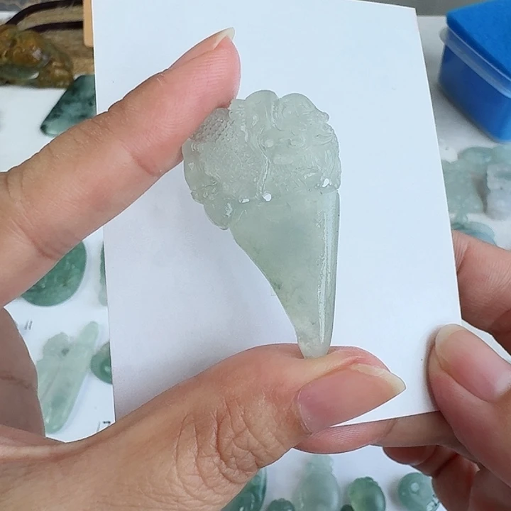 定制翡翠未镶嵌挂件