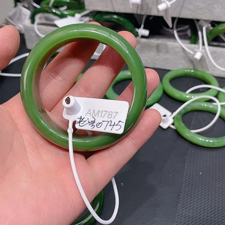 多***多和田玉（碧玉）未镶嵌手镯