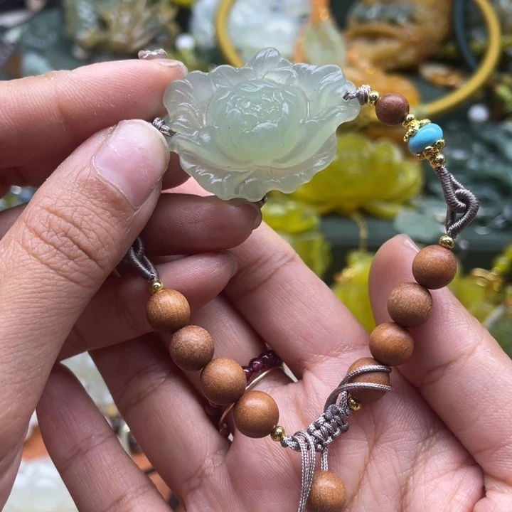 蛇纹石玉未镶嵌吊坠