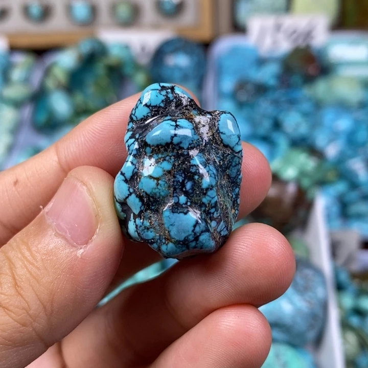 绿松石未镶嵌颈饰