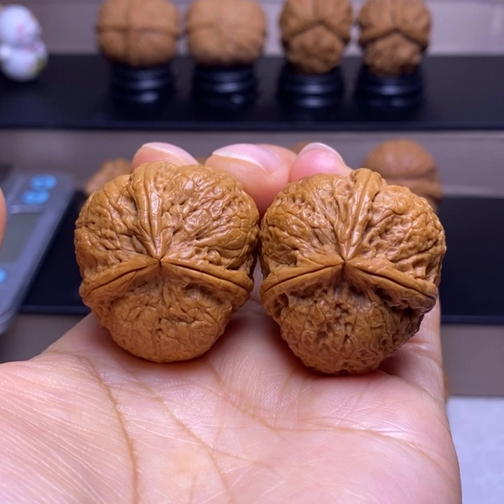 把件文玩核桃红宝石三楞20