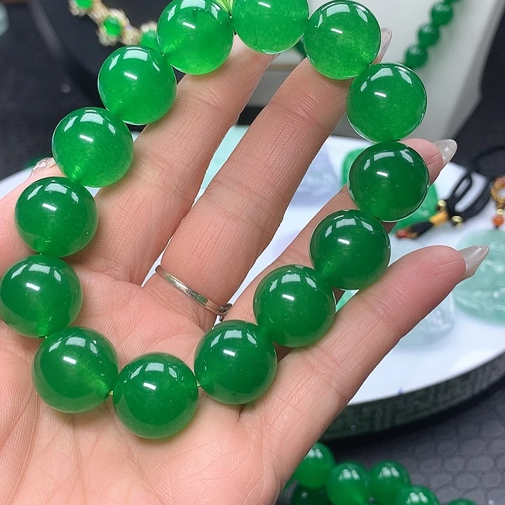 翡翠吊坠(赠链)未镶嵌