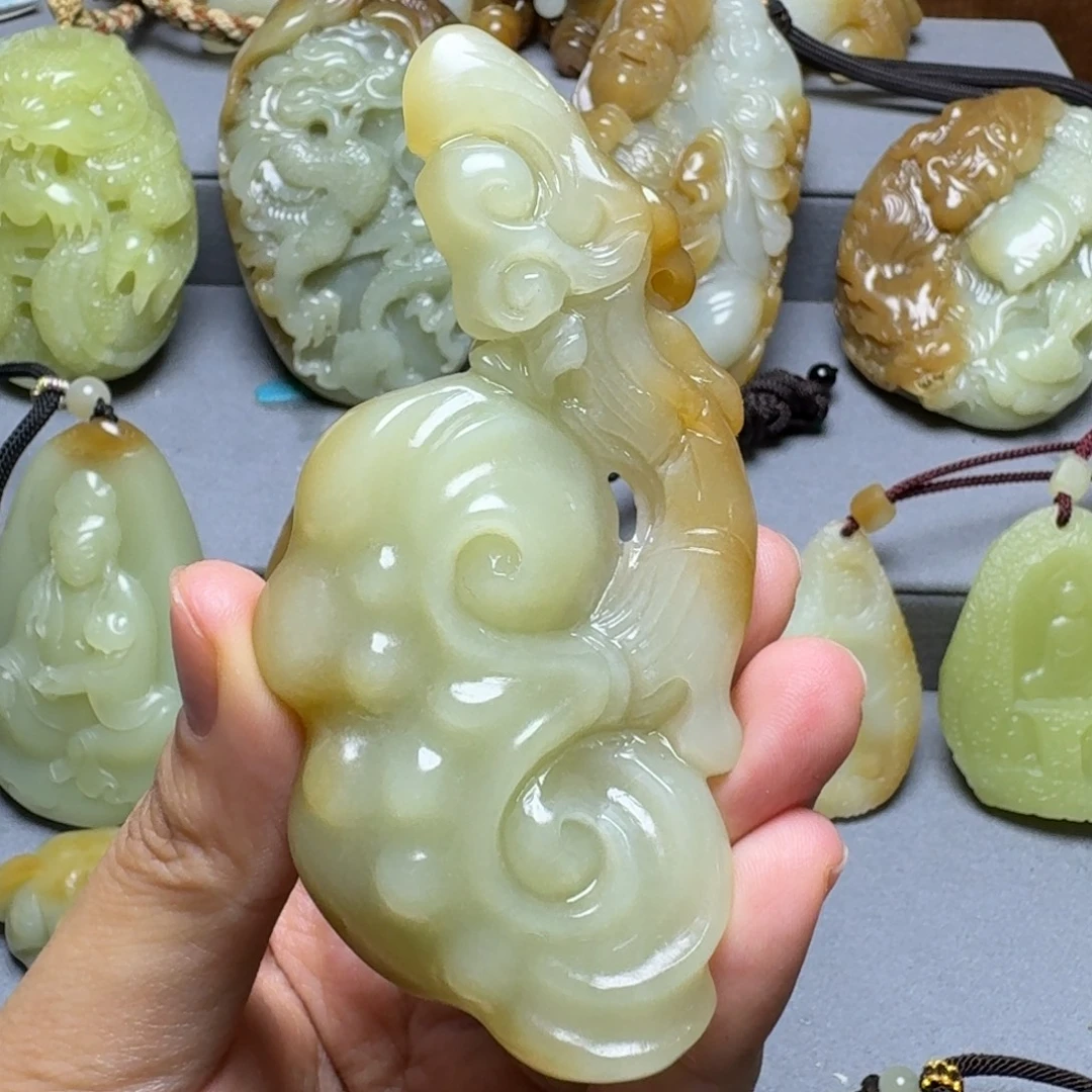 颈饰未镶嵌和田玉