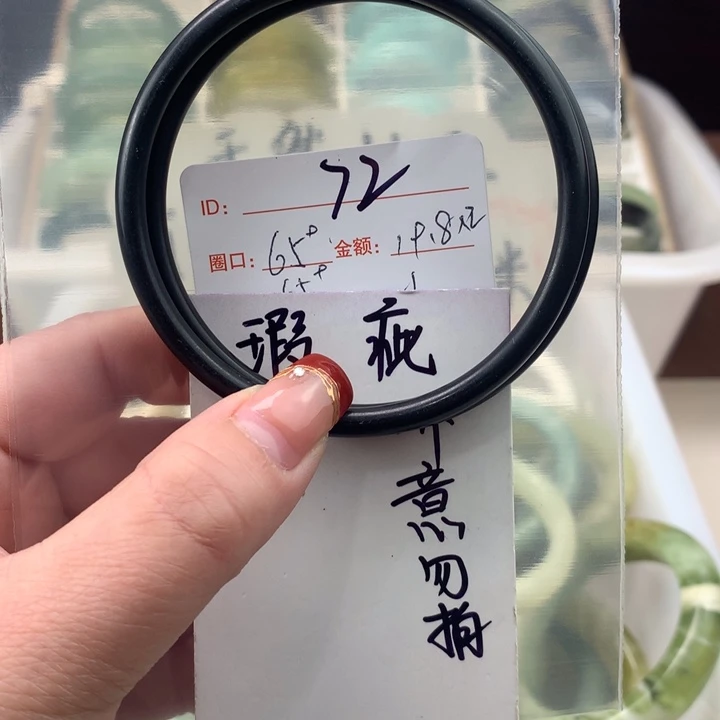 蛇纹石玉手镯未镶嵌爱****?