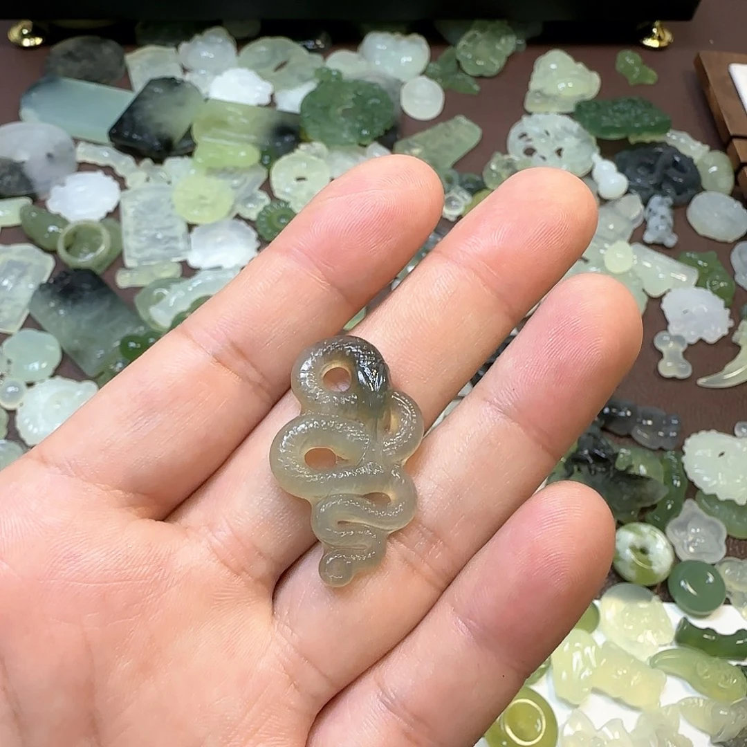 蛇纹石玉颈饰未镶嵌裴*