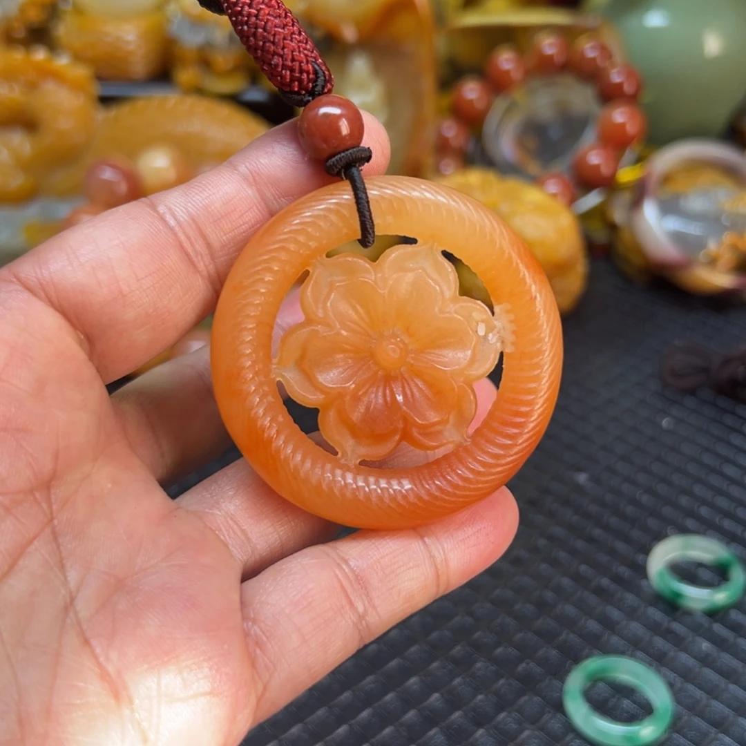 石英质玉未镶嵌颈饰