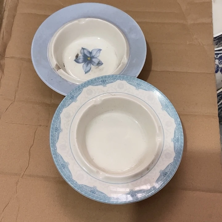 杯瓷片 烟灰缸2个不同花色