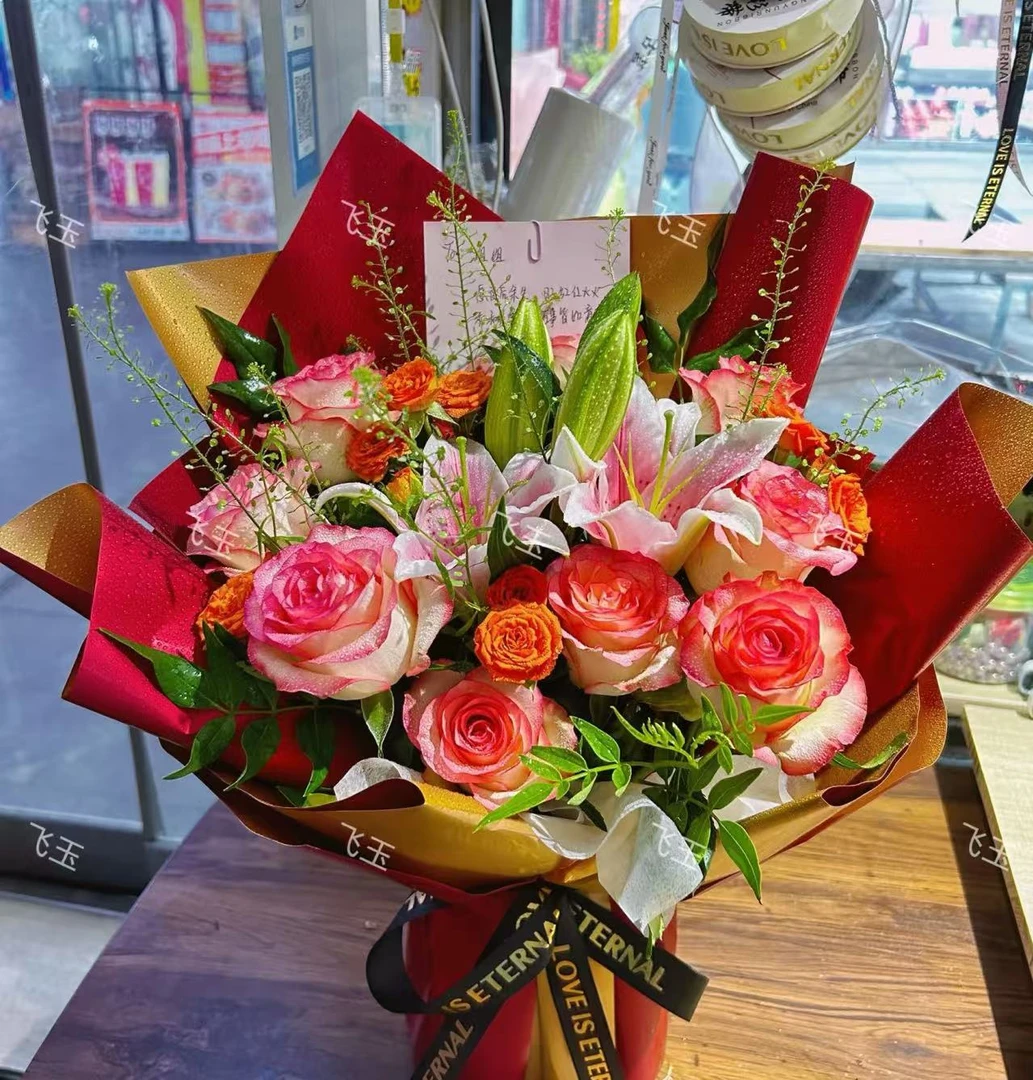 玫瑰百合福利: 艾莎+多头橙芭比+香水百合+相思梅+黄莺