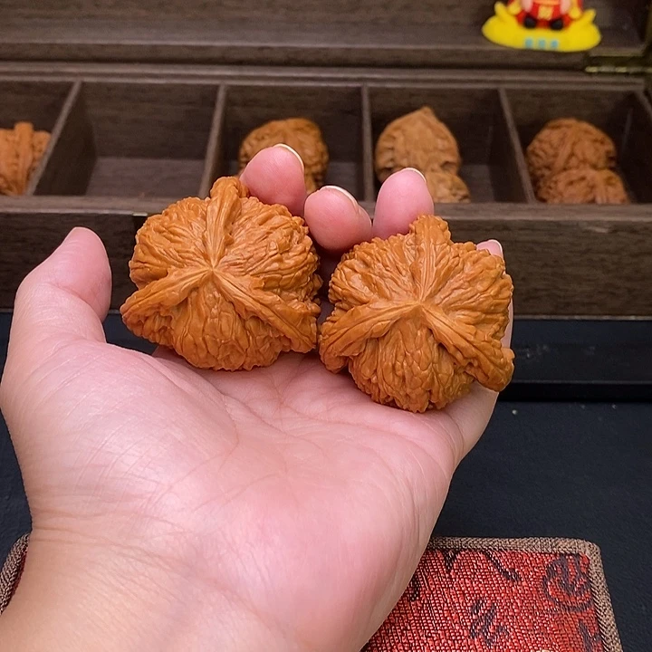 靳***吴把件文玩核桃白奔
