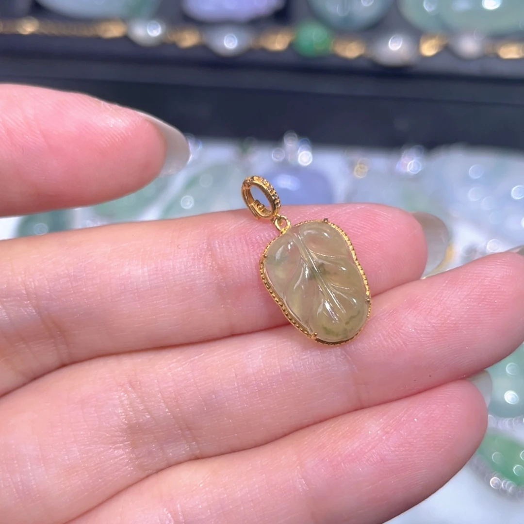 颈饰18K金镶嵌翡翠翡翠