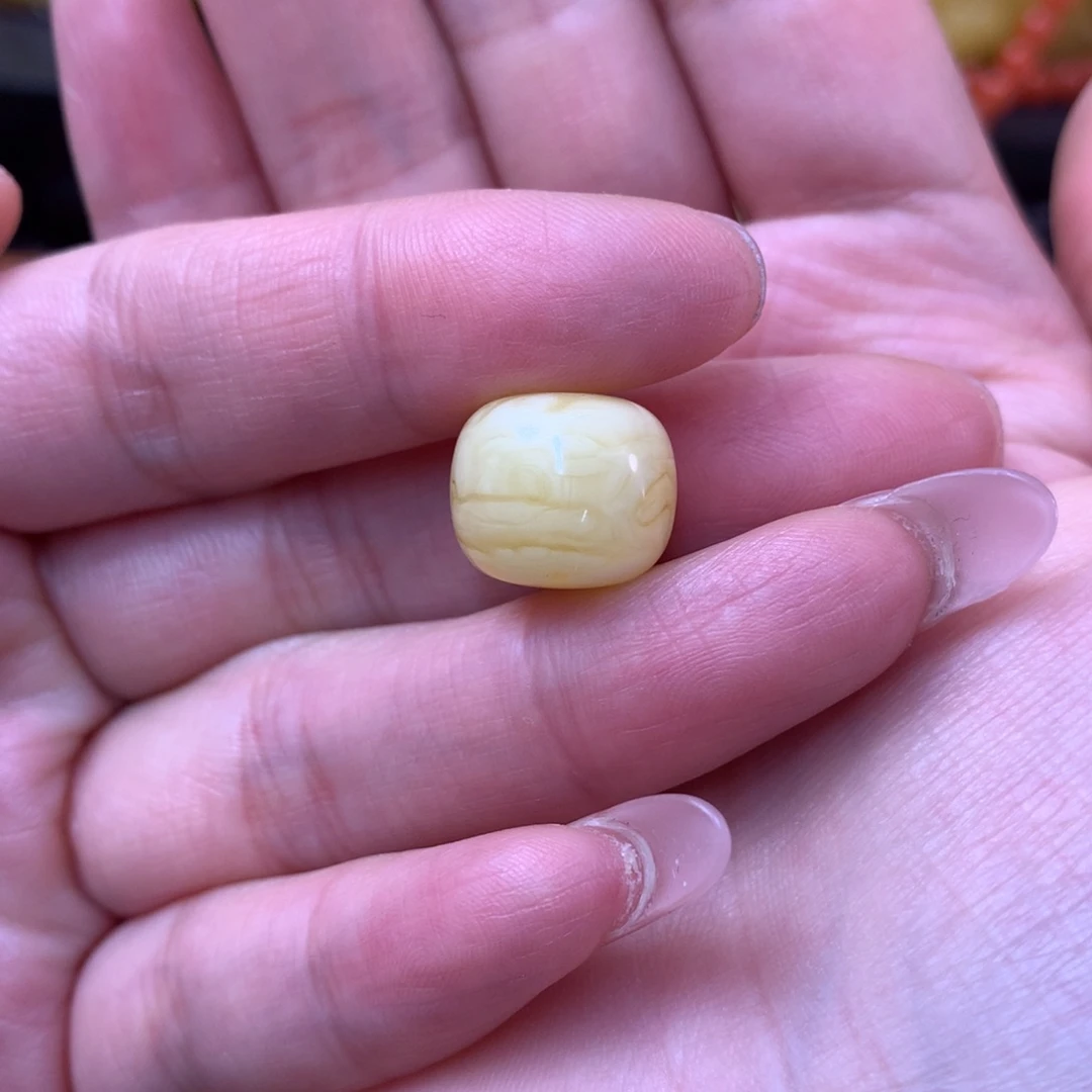 未镶嵌蜜蜡裸石蜜蜡
