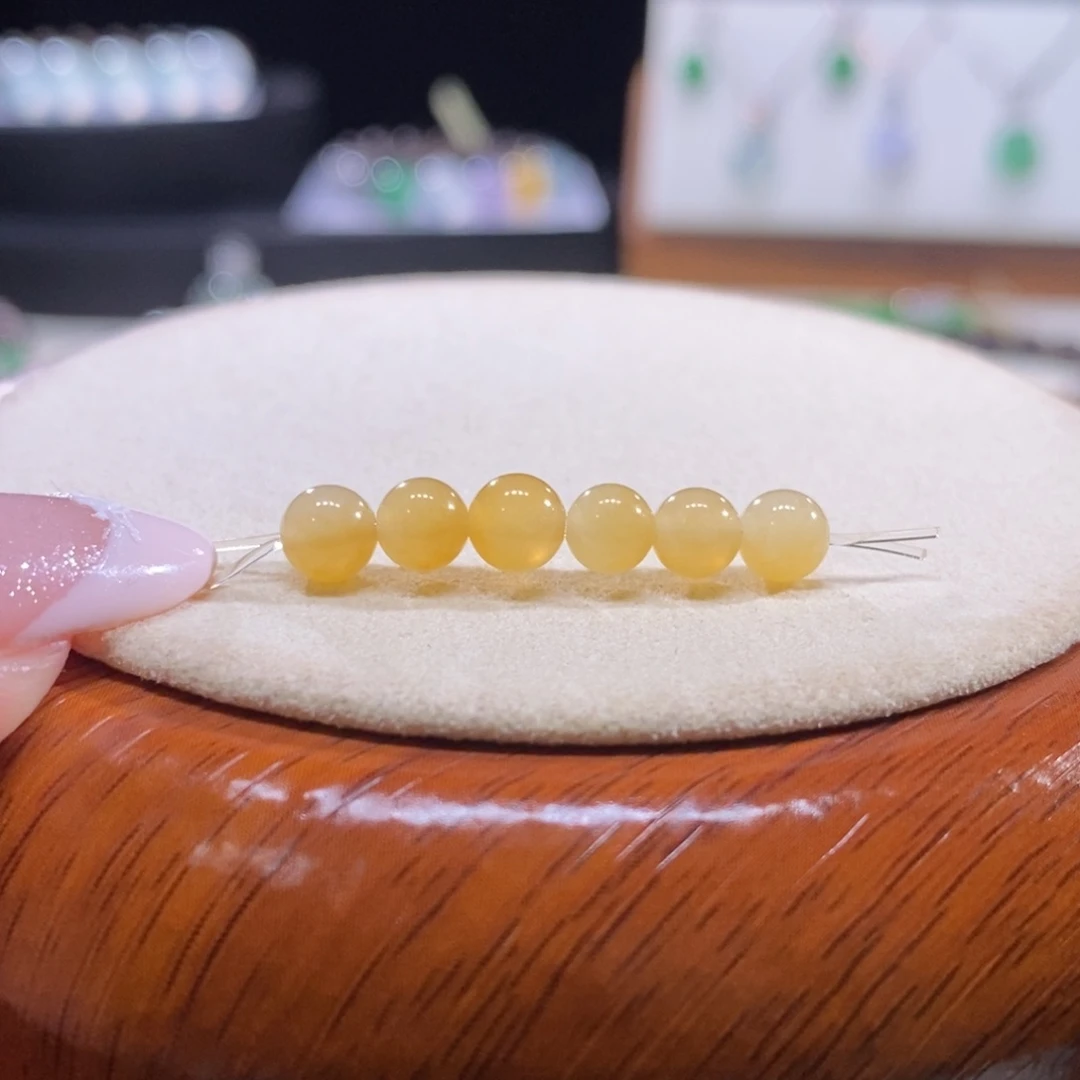 翡翠未镶嵌颈饰翡翠冰鲜黄小珠多样性发其一