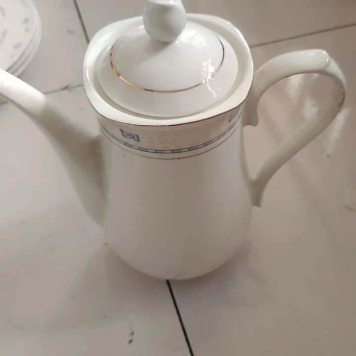 瓷片陶瓷盘子碗啥都有