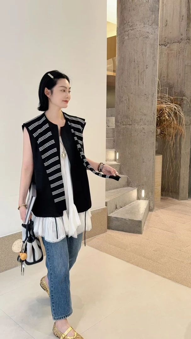 YSEVENTEEN蕾丝拼接褶皱背心连衣群