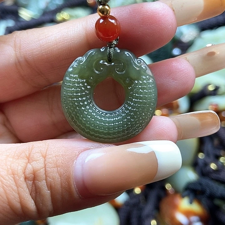 和田玉颈饰未镶嵌