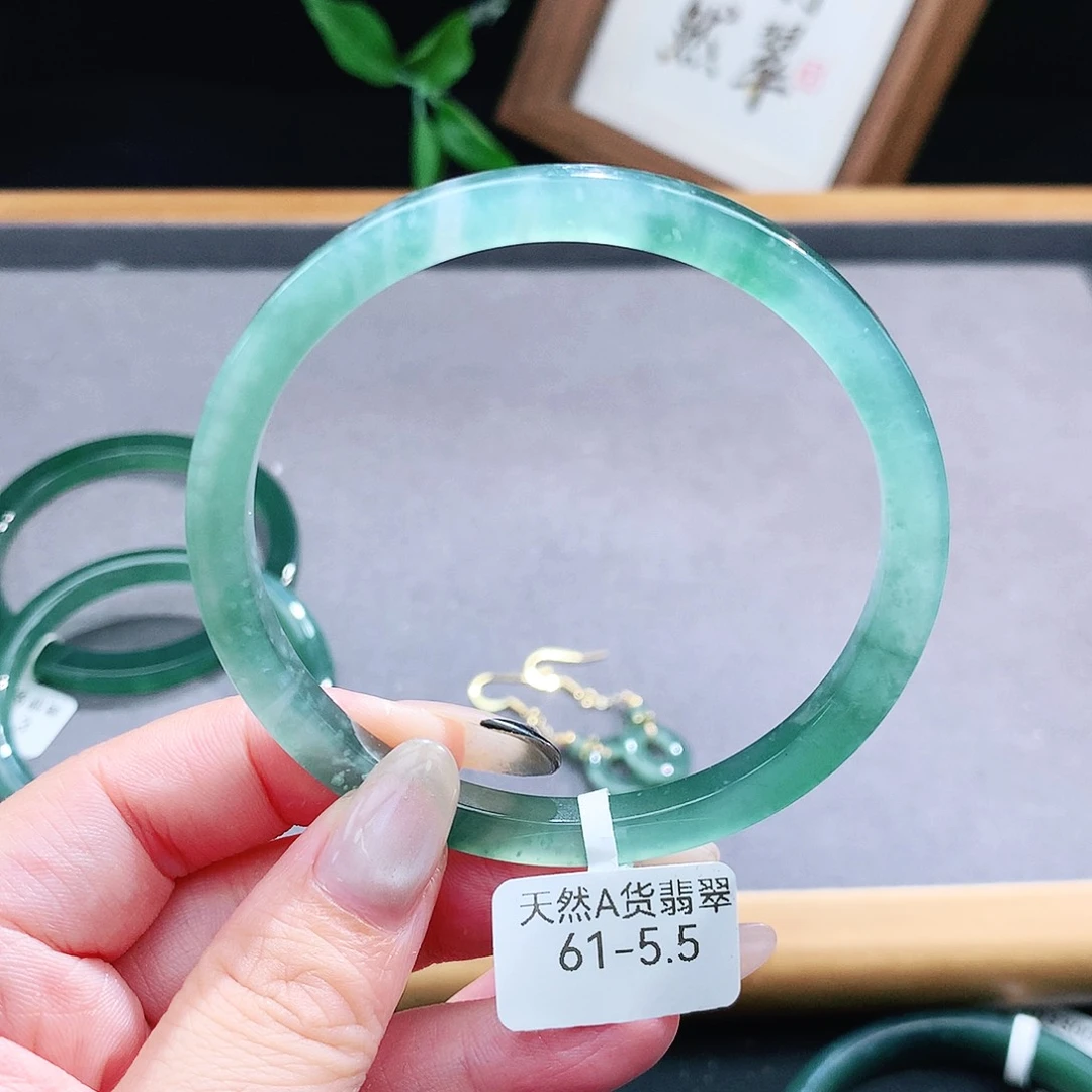 翡翠手镯（圆镯）未镶嵌