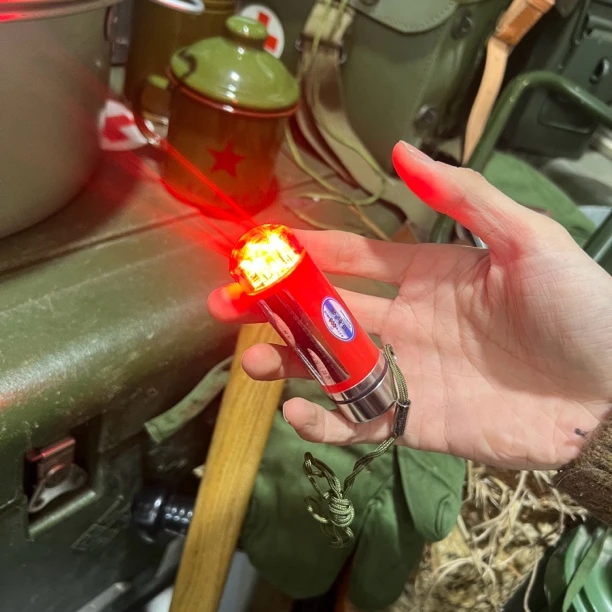 正品飞行救生灯闪光灯全新库存