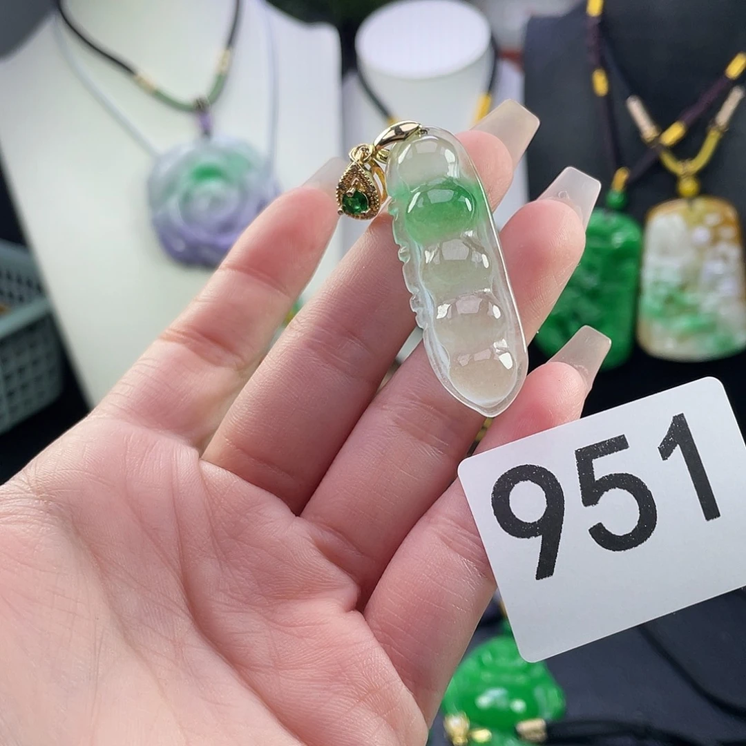 翡翠未镶嵌吊坠(赠链)