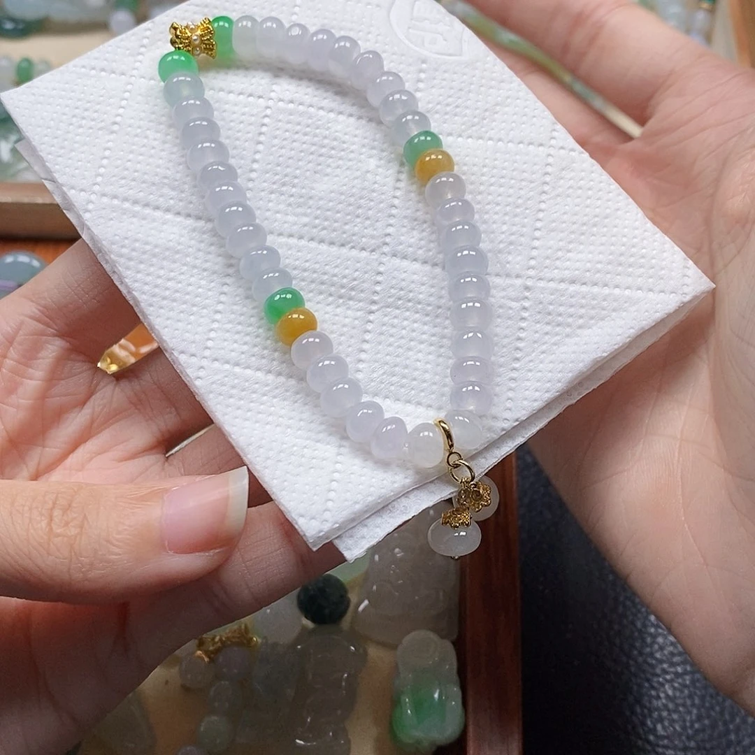 翡翠颈饰未镶嵌闪