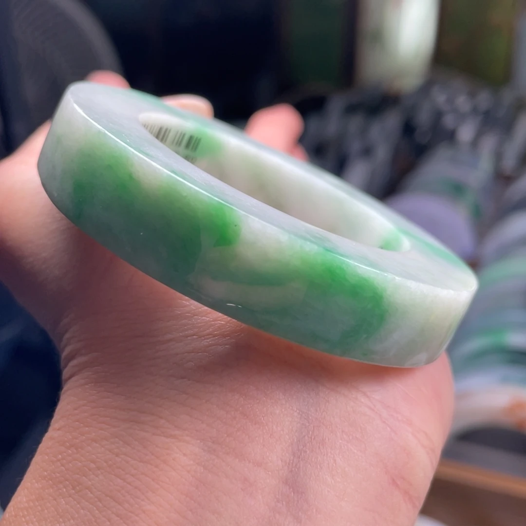 定制翡翠未镶嵌翡翠手镯