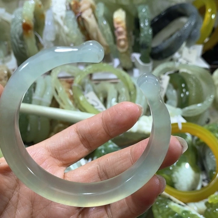 未镶嵌岫玉手镯53
