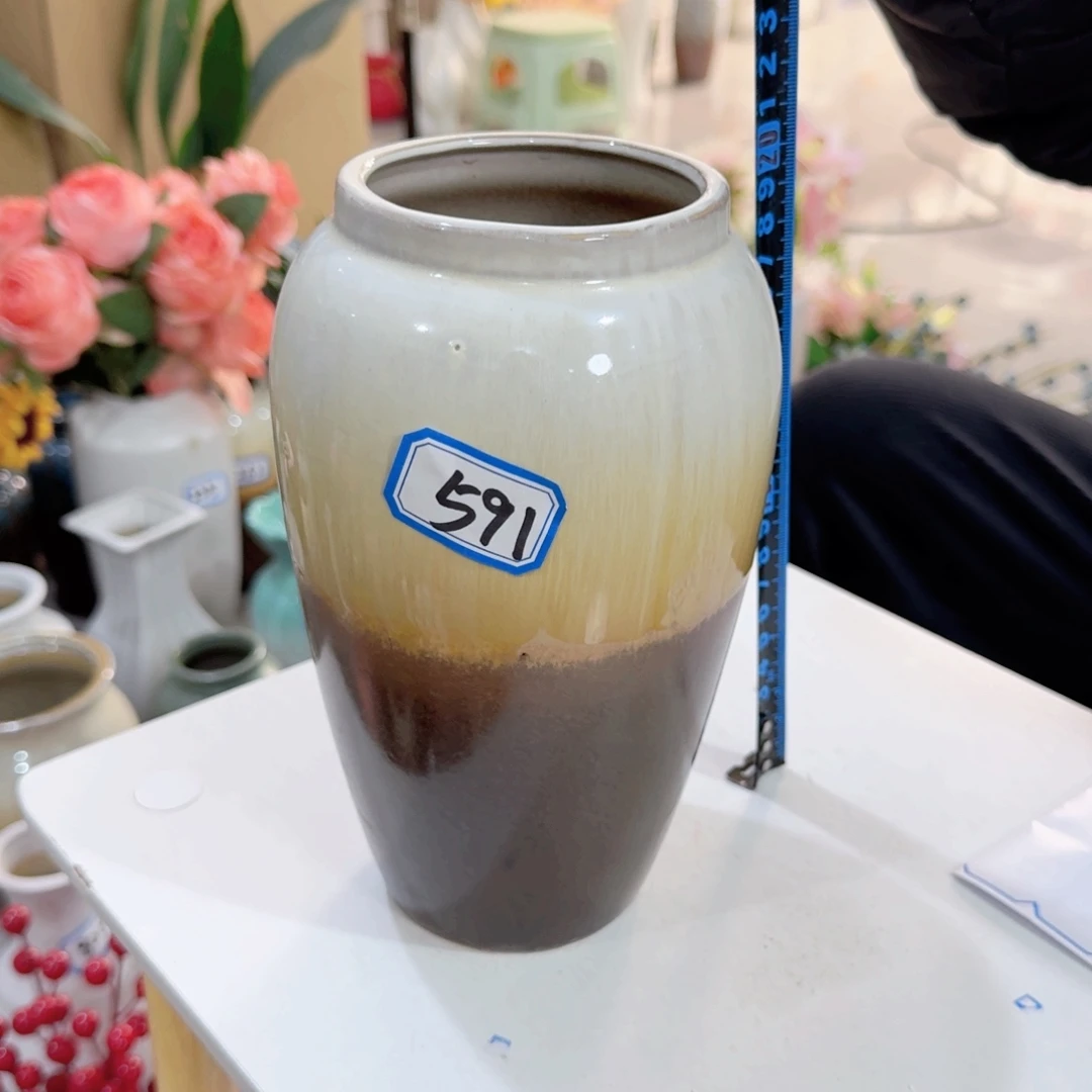 591号陶瓷高20厘米微瑕一个