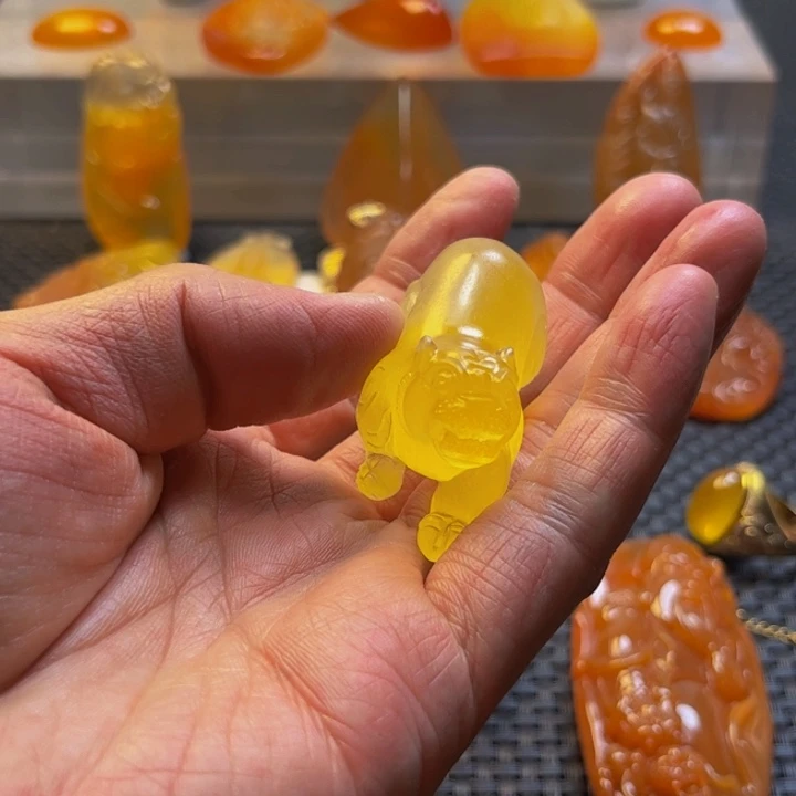 西***域未镶嵌旦面石英质玉