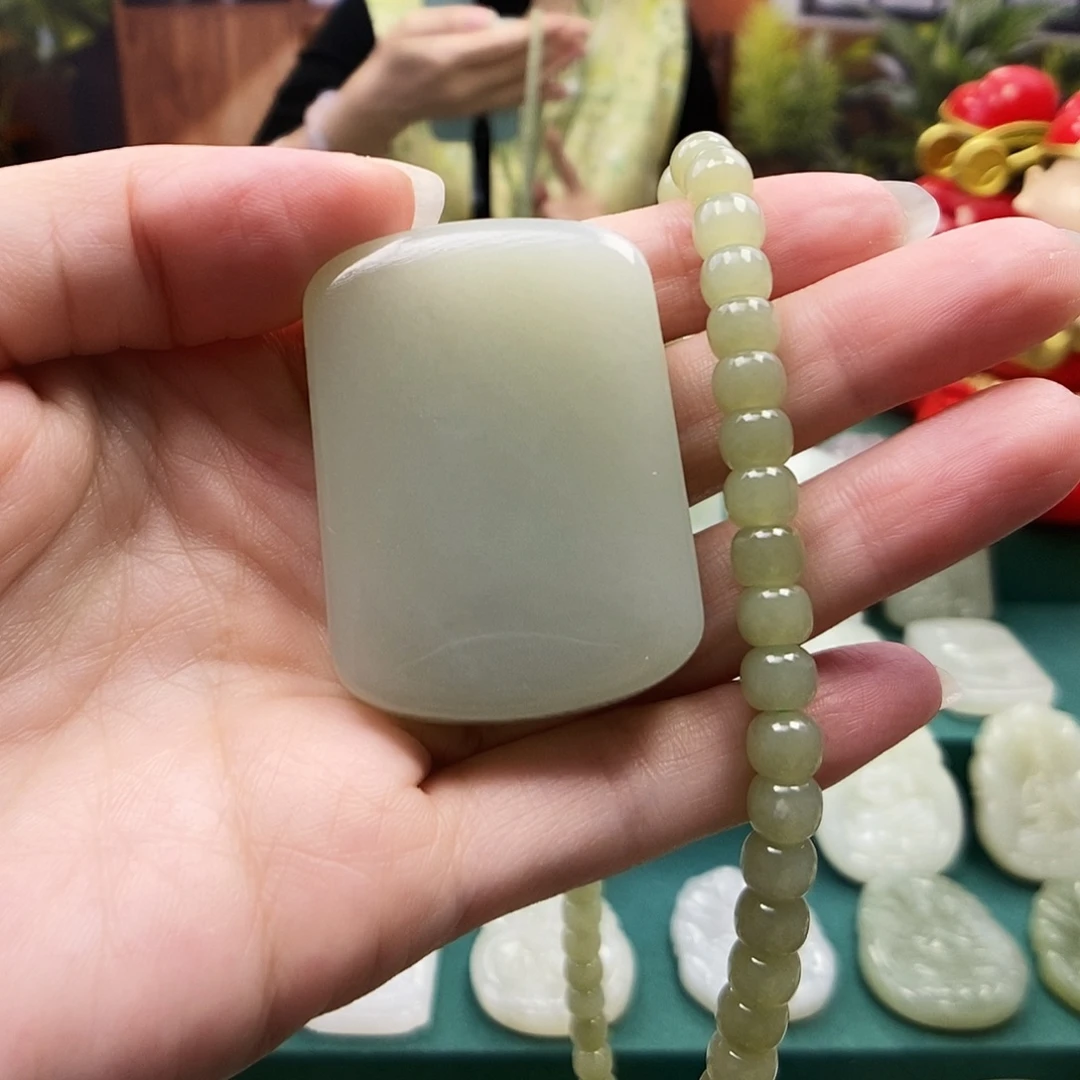 美***过和田玉未镶嵌颈饰