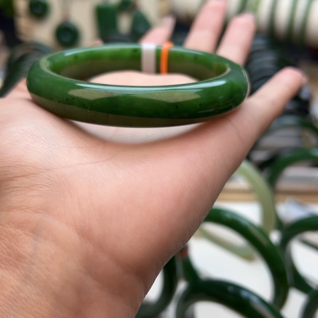 和田玉（碧玉）未镶嵌手镯