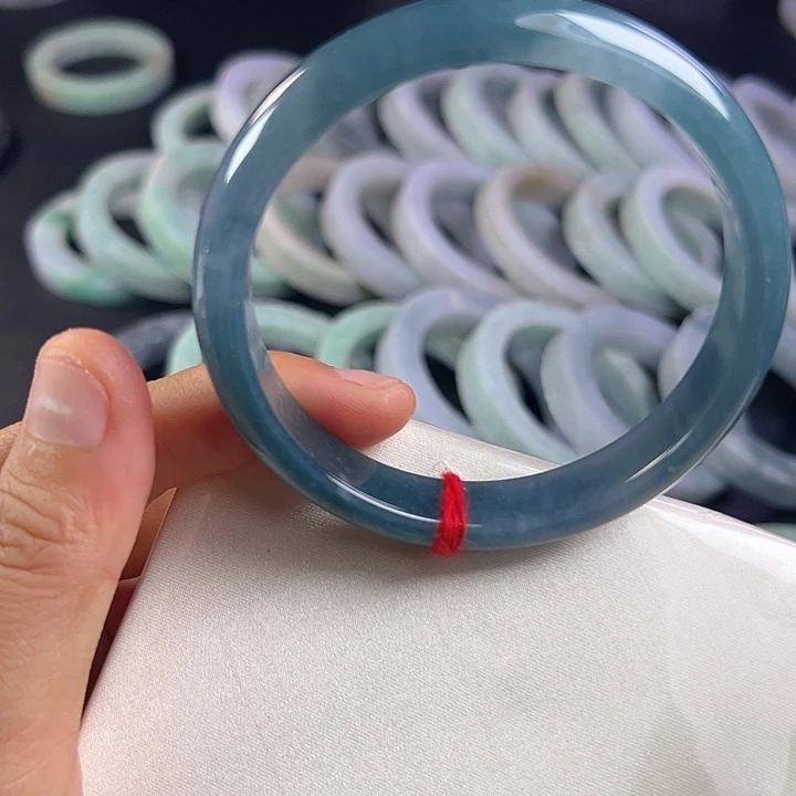 翡翠手镯未镶嵌翡翠