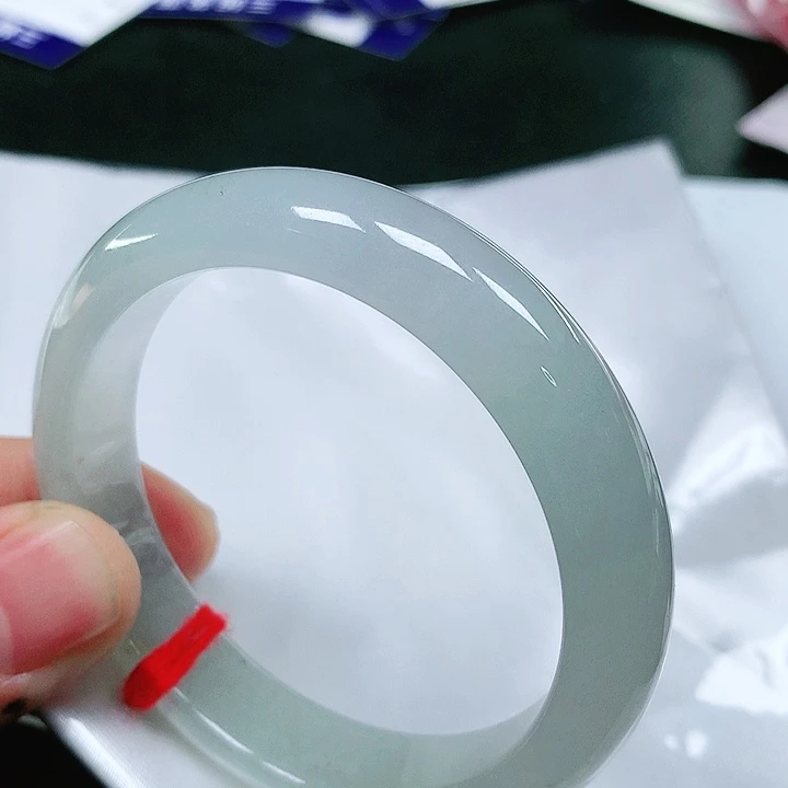 翡翠手镯未镶嵌翡翠手镯未镶嵌