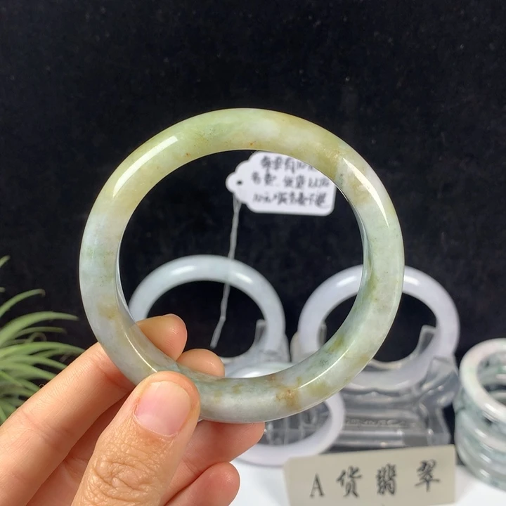 翡翠未镶嵌手镯29号。 59圈