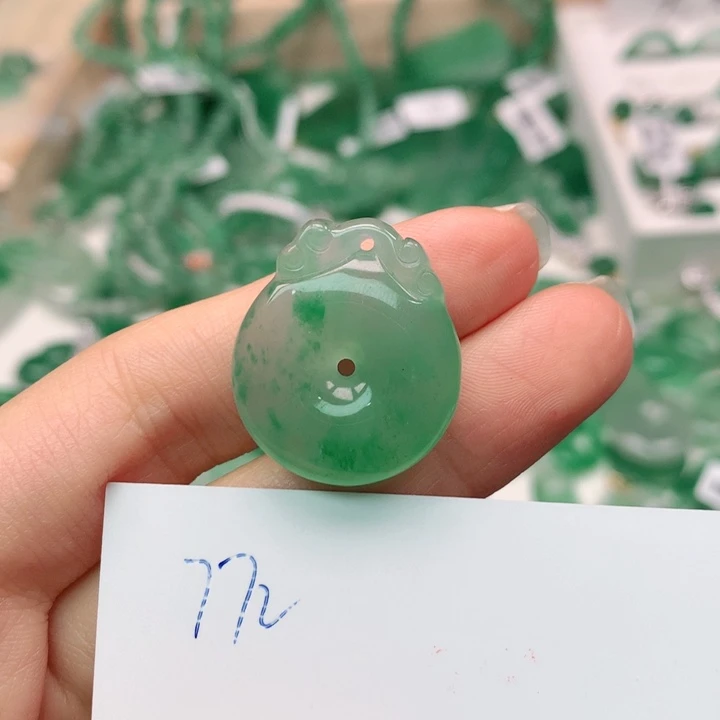 石英质玉颈饰未镶嵌阿***初