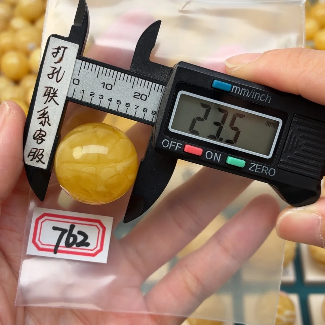艺***家蜜蜡未镶嵌裸石微瑕