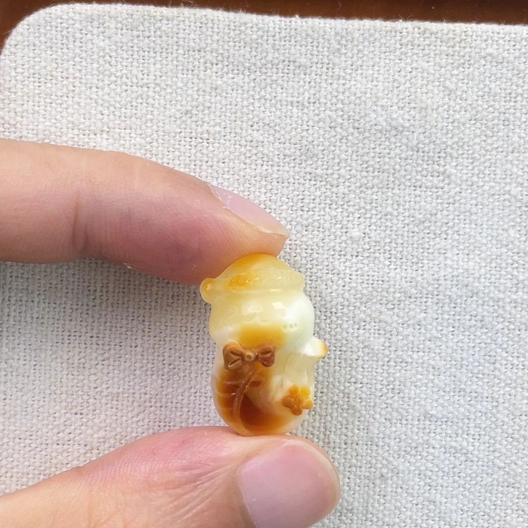 裸石琥珀未镶嵌小蛇