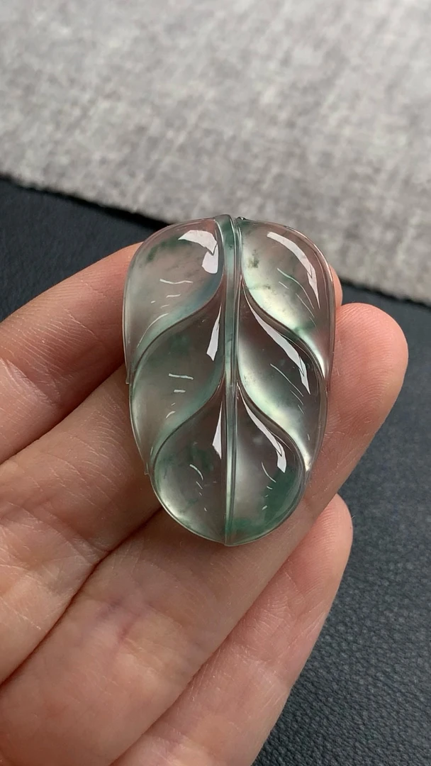 天然A货缅甸翡翠 叶子 尺寸 : 34.4-22.2-4.4