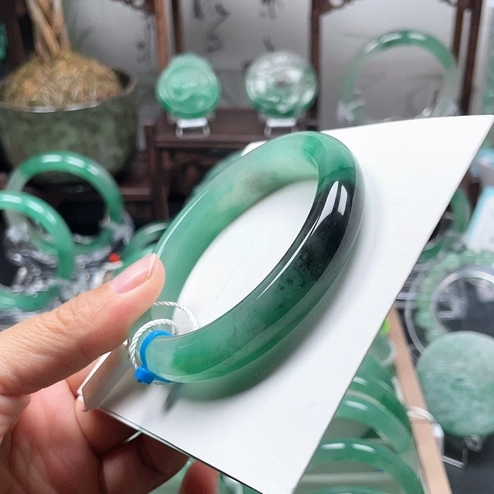 未镶嵌手镯石英质玉