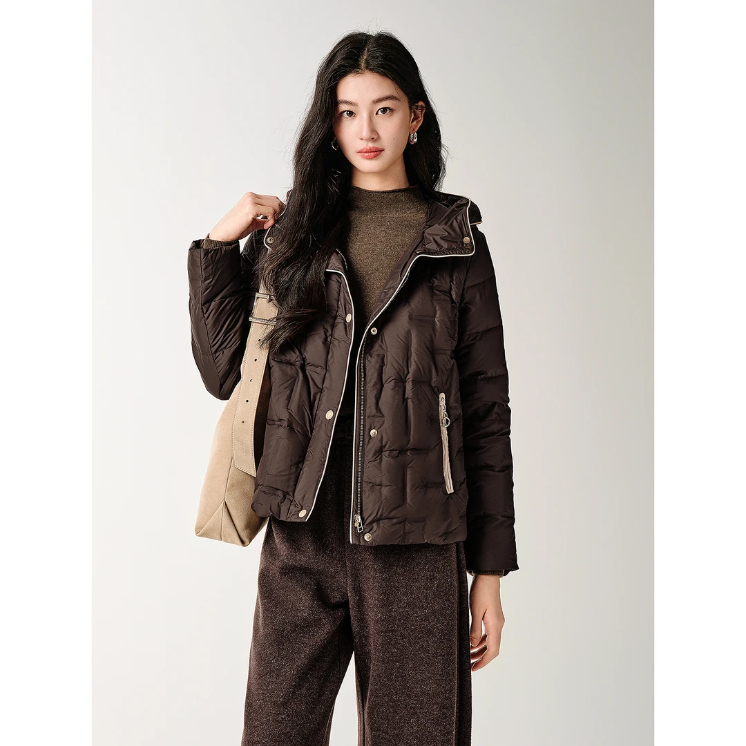 JUZUI玖姿JTFD03304时髦撞色边帽领鸭绒羽绒服女2025冬季新款