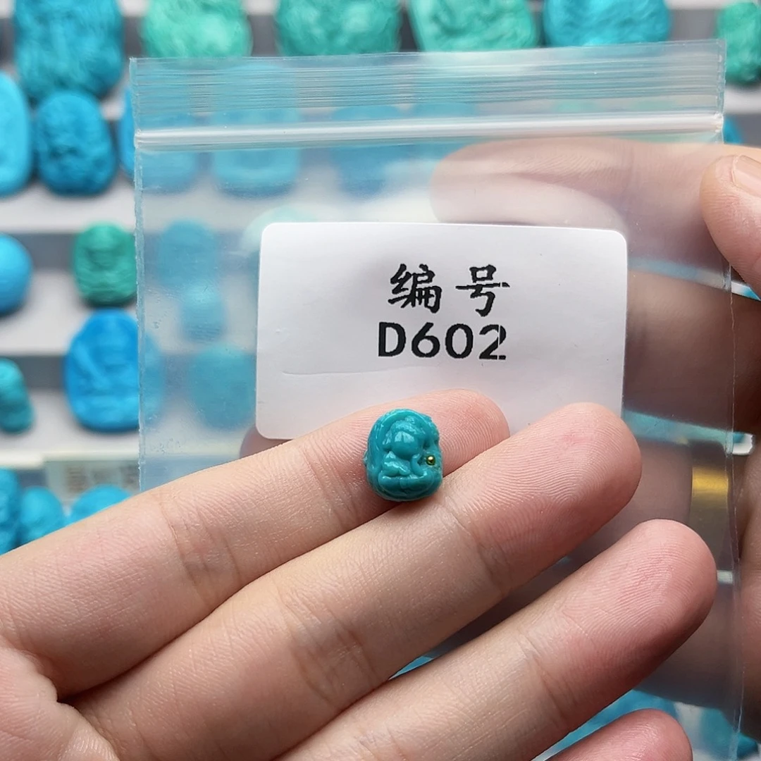 ε***з绿松石未镶嵌天然原矿雕刻绿松石