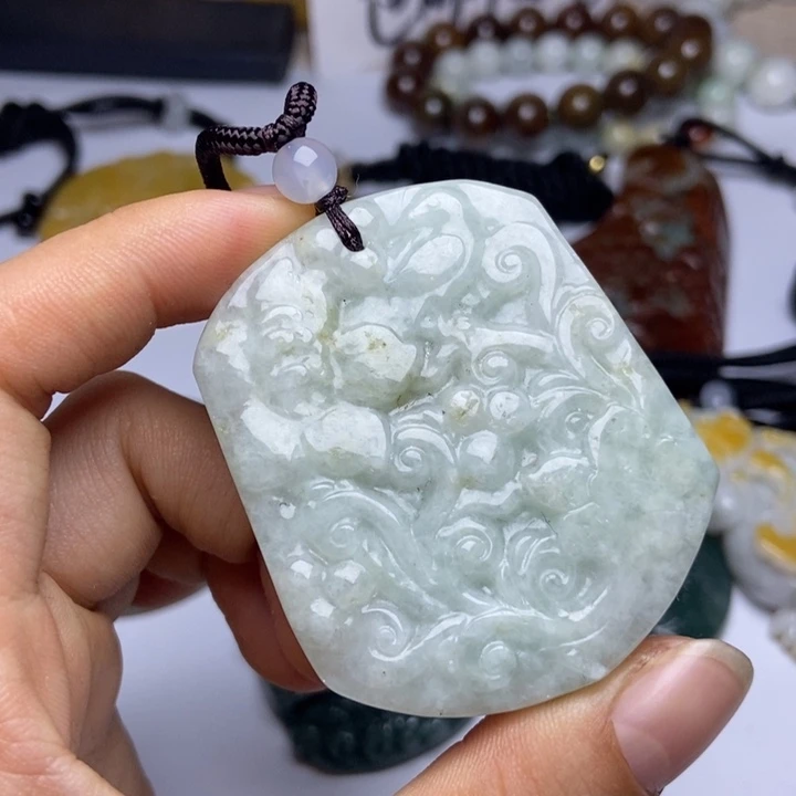 翡翠颈饰未镶嵌翡翠