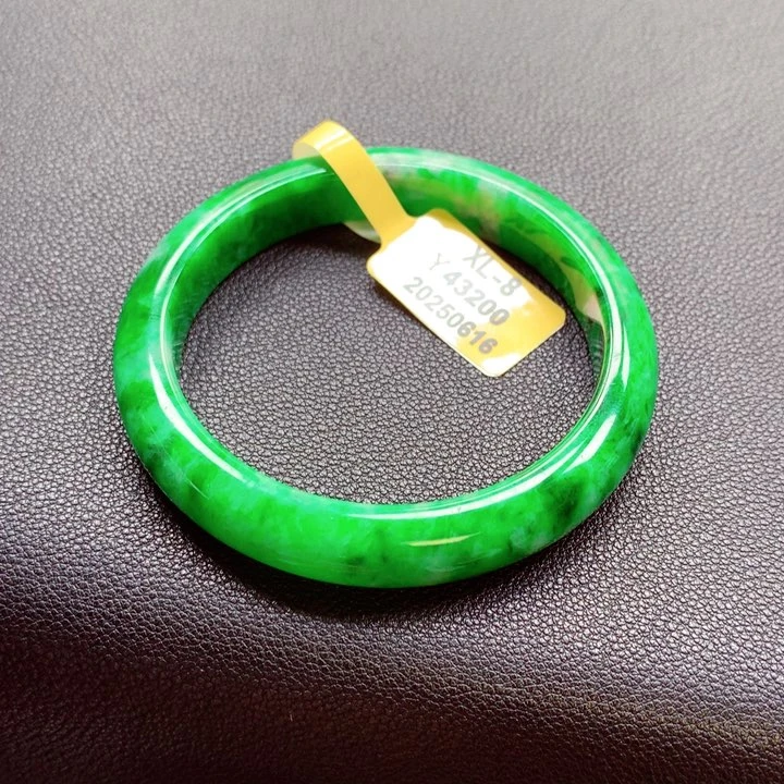 喵***言翡翠手镯未镶嵌翡翠