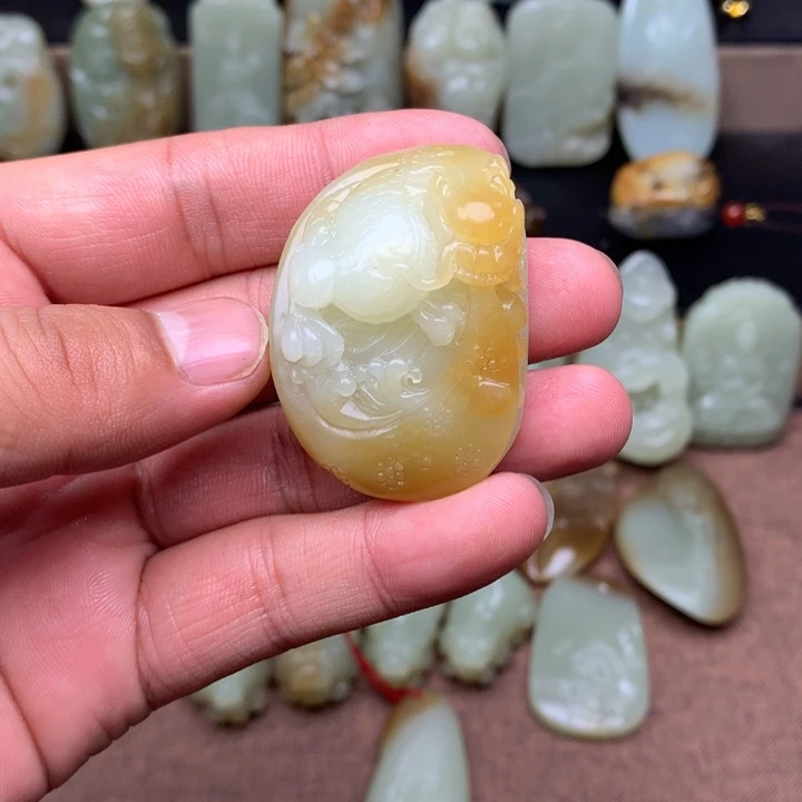 和田玉（糖玉）未镶嵌颈饰