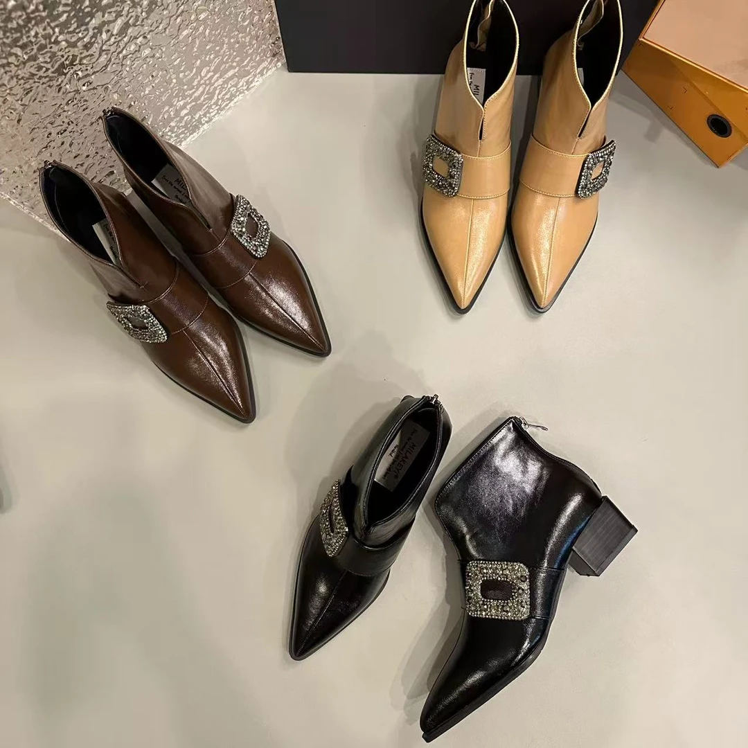 2025年冬季新款爆款时尚气质水钻方扣百搭中跟粗跟女鞋尖头短靴