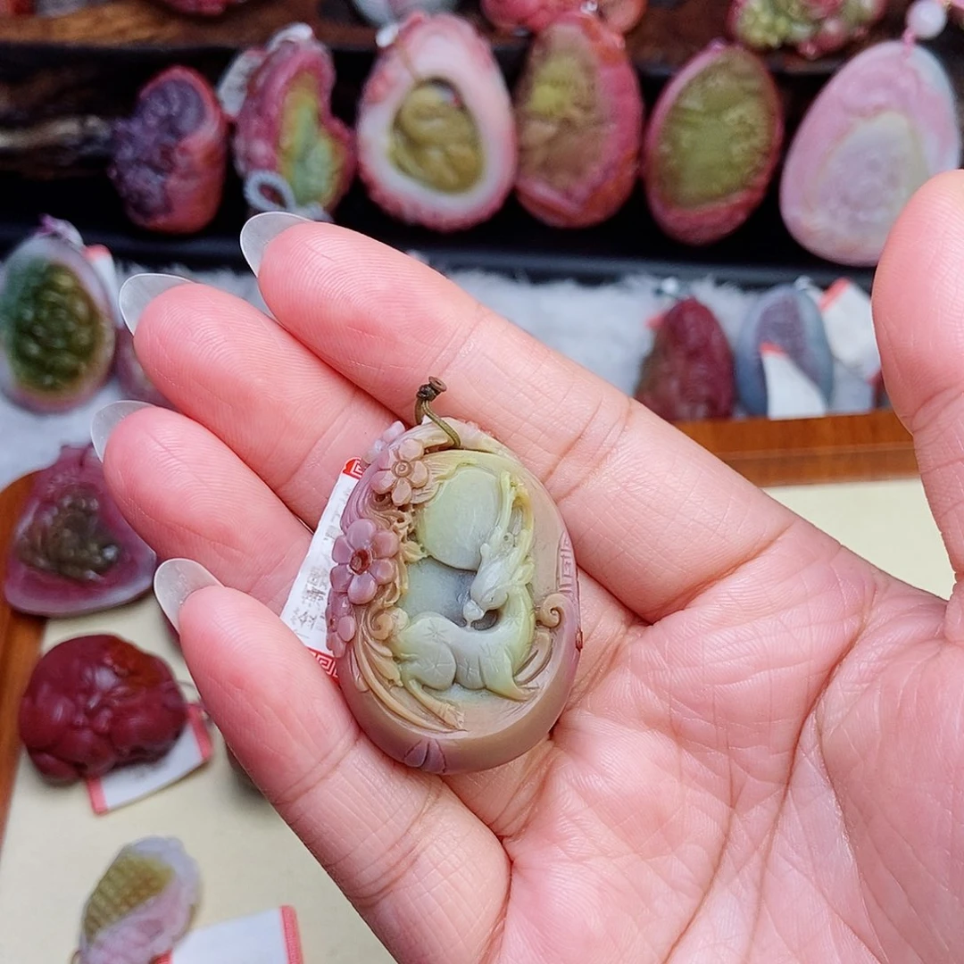 颈饰未镶嵌石英质玉（盐源）